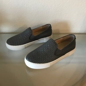 SOLD “LIKE NEW' J/SLIDES NYC LEATHER SLIP-ON